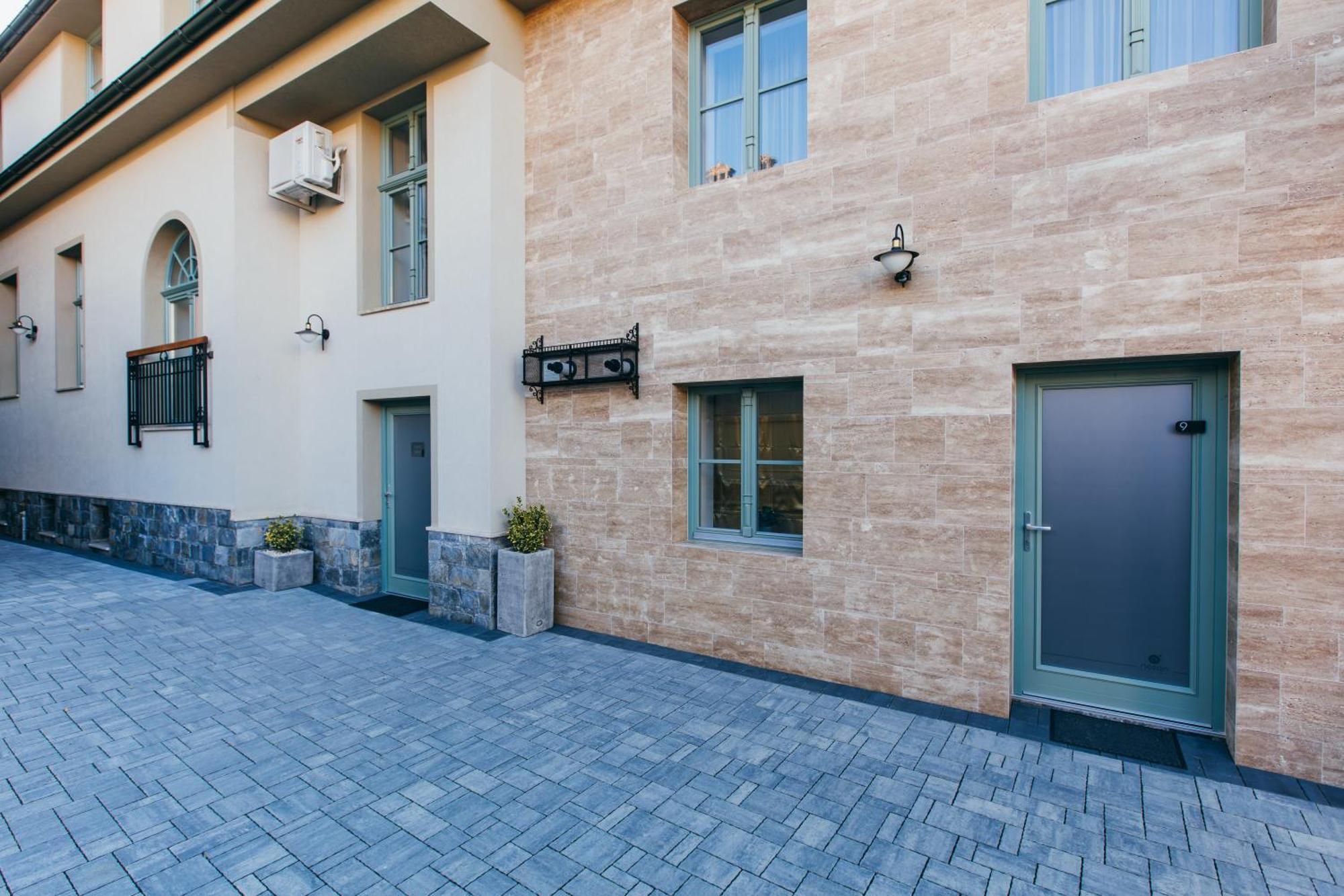 Nozon & Wellness Apartment *